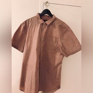 Men short sleeve button shirt. Plum.